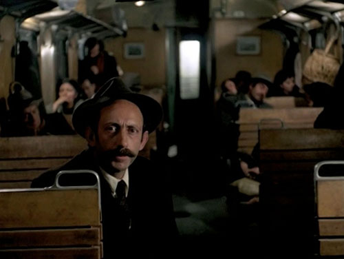 image du film COMPRESSION LE VOYAGE DES COMDIENS DE THEO ANGELOPOULOS.