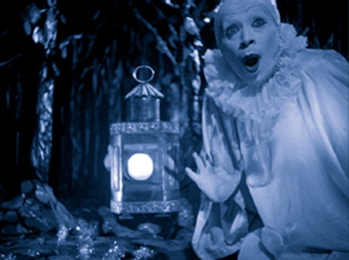 image du film COMPRESSION RABBIT'S MOON DE KENNETH ANGER.