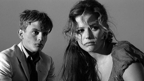 image du film COMPRESSION LA RAGAZZA CON LA VALIGIA DE VALERIO ZURLINI.