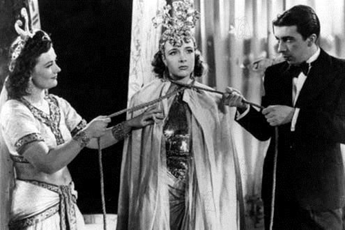 image du film COMPRESSION LA NUIT FANTASTIQUE DE MARCEL L'HERBIER.