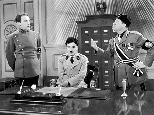 image du film COMPRESSION THE GREAT DICTATOR DE CHARLIE CHAPLIN.