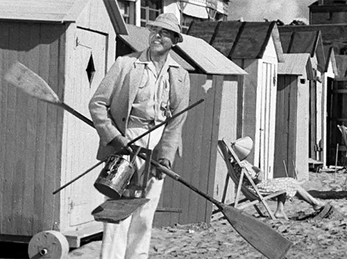 image du film COMPRESSION LES VACANCES DE MONSIEUR HULOT DE JACQUES TATI.