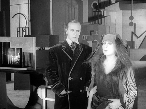 image du film COMPRESSION L'INHUMAINE DE MARCEL L'HERBIER.