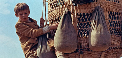 image du film COMPRESSION LE VOYAGE EN BALLON DE ALBERT LAMORISSE.