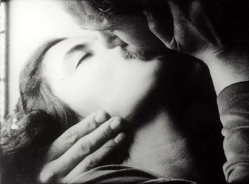 image du film COMPRESSION KISS DE ANDY WARHOL.