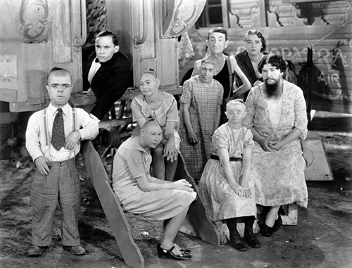 image du film COMPRESSION FREAKS DE TOD BROWNING.