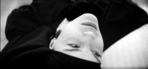 image du film COMPRESSION LE LIT DE LA VIERGE DE PHILIPPE GARREL.