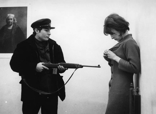 image du film COMPRESSION LES CARABINIERS DE JEAN-LUC GODARD.