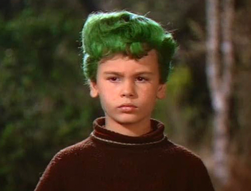 image du film COMPRESSION THE BOY WITH GREEN HAIR DE JOSEPH LOSEY.