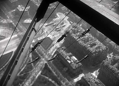 image du film COMPRESSION LA TOUR DE REN� CLAIR.