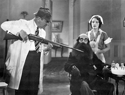 image du film COMPRESSION THE DENTIST DE LESLIE PEARCE ET WC FIELDS.
